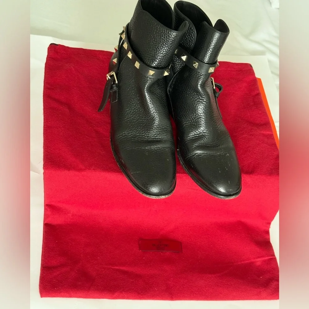 Valentino Garavani Black Leather Boots women  size 38